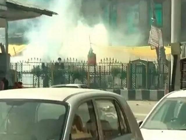 श्रीनगर: मसर्रत की गिरफ्तारी के बाद हिंसा, लोगों ने किया जवानों पर पथराव SRINAGAR_MASRAT