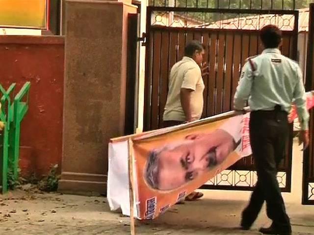 बीजेपी मुख्यालय, अमित शाह और आडवाणी के घर के बाहर लगे मोदी विरोधी संजय जोशी की 'घर वापसी' के पोस्टर delhi_sanjay_joshi_support_poster