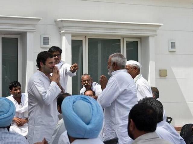 दिल्ली में रैली से पहले किसानों से मिले राहुल गांधी, कहा-जमीन बिल के खिलाफ पैदल मार्च करेंगे, संसद में भी संभालेंगे मोर्चा rahul_gandhi_to_meet_farmers