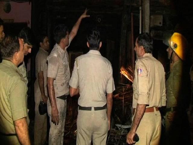 मंगोलपुरी में बिल्डिंग में लगी आग से 2 की मौत, 15 घायल Fire In Delhi_2 Dead_More Than 15 Injured_