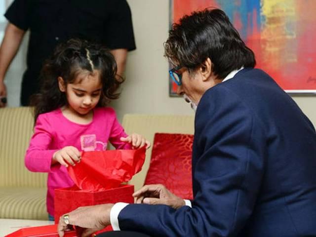 अराध्या अपनी उम्र से कई ज्यादा मेच्योर है : अमिताभ Aaradhaya asks a lot of questions: Amitabh Bachchan
