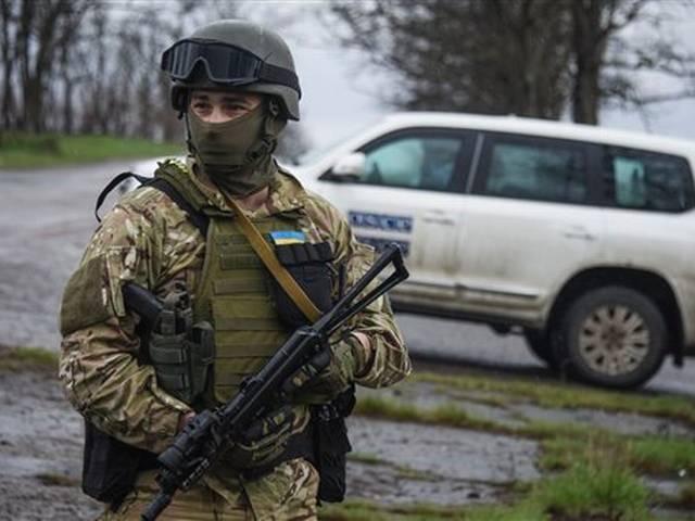 यूक्रेन ने रूस समर्थक विद्रोहियों पर हमले का आरोप लगाया Russian Military_Ukraine