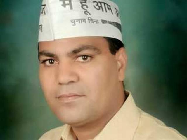 दिल्ली की सरकारी स्कूल में पढ़ रहा है विधायक का बेटा aap-mla-gulab-singh-admitted-his-son-in-government-school
