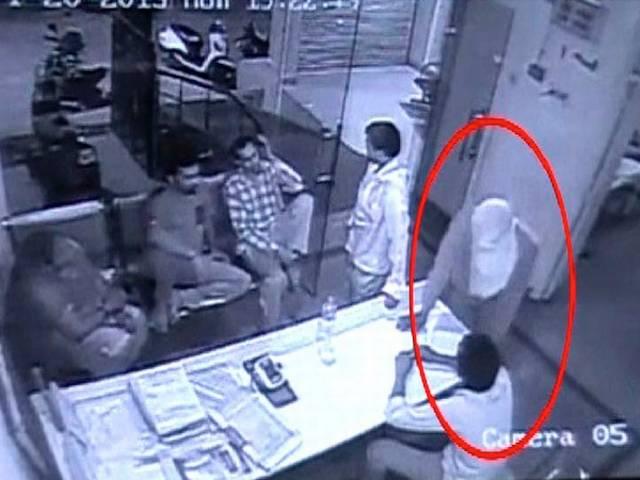 दिल्ली: नर्सिंग होम से 20 लाख की रंगदारी के लिए चलाई गईं गोलियां bawana_hospital_firing