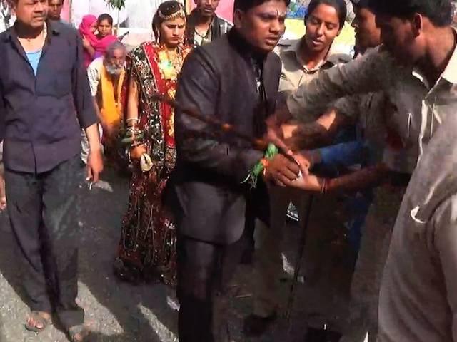 शादी में दूल्हे की प्रेमिका ने जमकर मचाया हंगामा Sagar_Dulha_Pitai