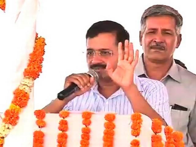 केजरीवाल ने दिल्ली पुलिस से कहा, 'मीडिया को मेरे करीब नहीं आने दें' Kejriwal asks cops not to allow media close to him