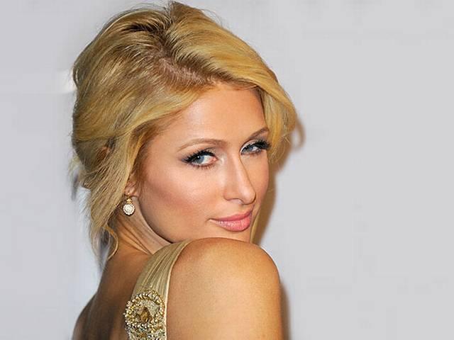 अपने पालतू डॉगी की मौत से टूट गई हैं पेरिस हिल्टन Paris Hilton