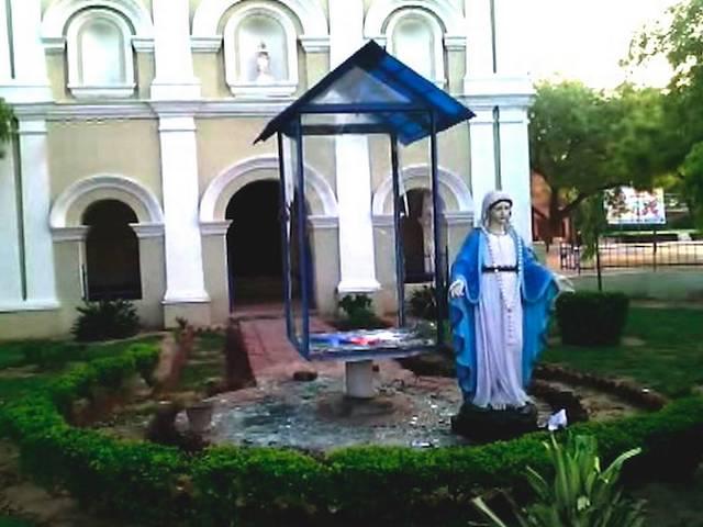 सिरफिरे आशिक ने आगरा के सेंट मेरीज चर्च पर किया था हमला: पुलिस AGRA-miscreants-vandalized-st-marys-church