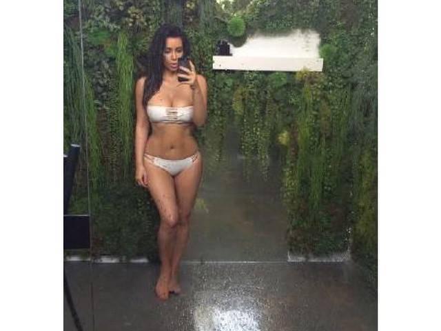 अर्थ-डे पर किम की बोल्ड तस्वीर Kim Kardashian_