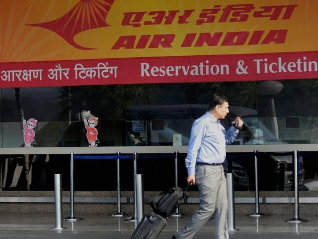 स्टाफ नहीं होने की वजह से एयर इंडिया की उड़ान में 15 घंटे की देरी AIR INDIA FLIGHT DELAYED