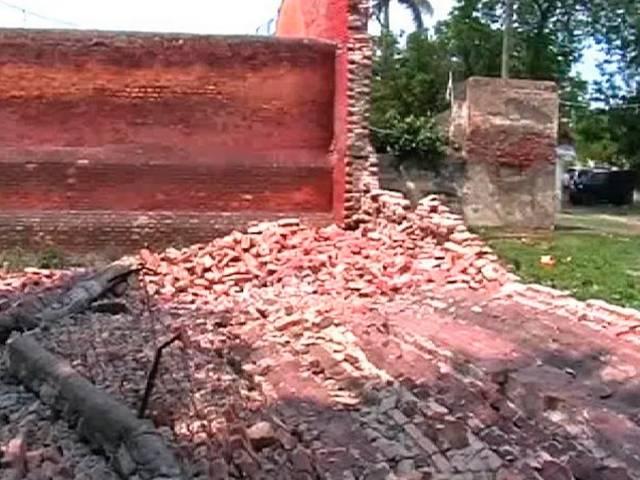 बिहार में भूकंप के कारण 25 की मौत 2 dead, 17 injured in high intensity earthquake in Bihar