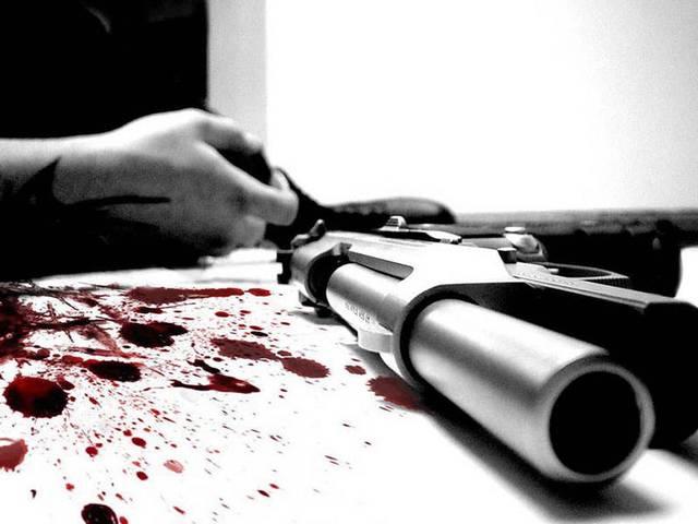 पहले पत्नी को मारा फिर खुद कर खुदकुशी man attempts suiside after killing wife