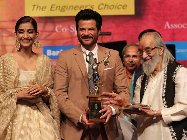 अनिल कपूर दीनानाथ मंगेशकर पुरस्कार से सम्मानित Actor Anil Kapoor receive Master Dinanath Mangeshkar Awards