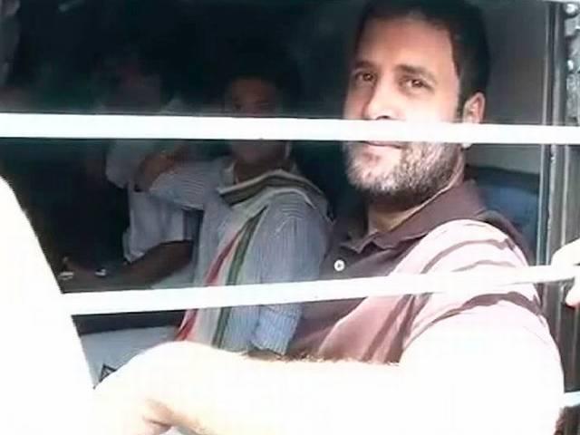 जनरल बोगी में बैठकर किसान यात्रा किए कांग्रेस के 'जनरल' rahul gandhi in train
