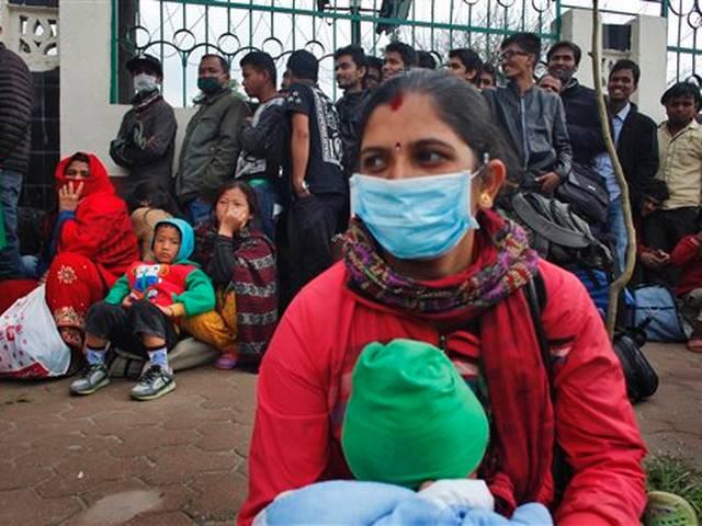 भूकंप: अब महामारी से दहशत में लोग, काठमांडू छोड़ने के लिए 25 हजार लोगों की लाइन लगी Nepal