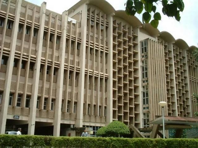 आईआईटी बंबई भारत में टॉप तकनीकी संस्थान, डीयू टॉप यूनिवर्सिटी DU, JNU, IIT depts make it to global top 100 list