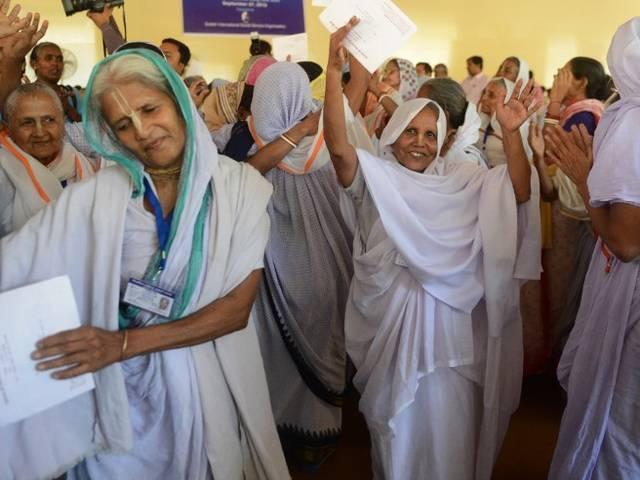 तमिलनाडु में यूपी से भी ज्यादा, 12 फीसदी घरों की मालकिन हैं विधवाएं widows_head_household_india