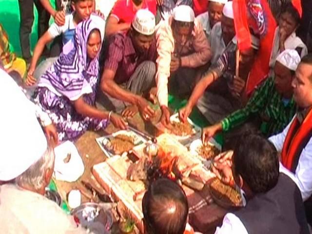 क्या है आगरा में मुस्लिम से हिंदू और फिर मुस्लिम बनने का सच? 17 people convert