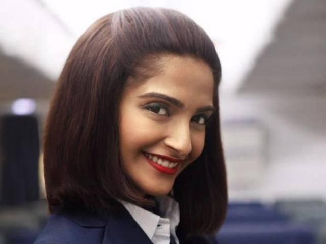 FIRST LOOK: फ्लाइट अटैंडेंट 'नीरजा भनौट' के रोल में सोनम कपूर FIRST LOOK: Sonam Kapoor ditches her tresses to play Neerja Bhanot