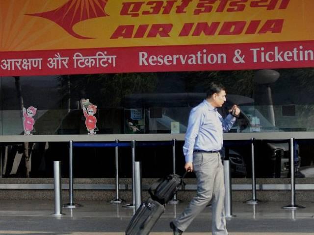 बार-बार फ्लाइट लेट करने वाले क्रू मेंबर को एयर इंडिया ने निकाला AI sacks cabin crew member for habitually delaying flights