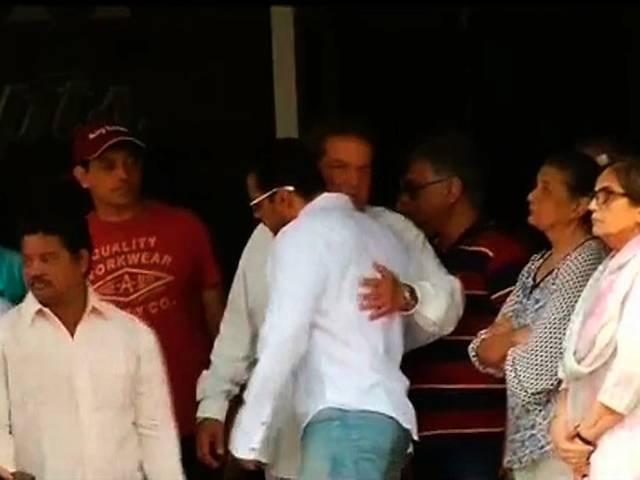 सलमान समेत पूरा परिवार रोने लगा और मां की हालत बिगड़ गई Salman Khan convicted in 2002 hit-and-run case