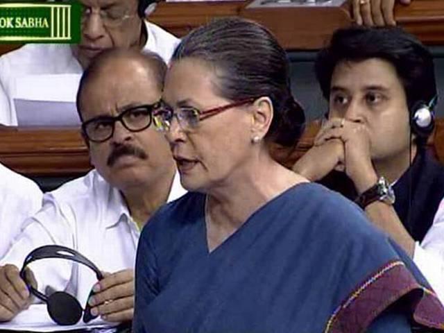 मोदी सरकार कुछ लोगों की, एक व्यक्ति द्वारा, चुनिंदा लोगों के लिए हैः सोनिया गांधी sonia gandhi