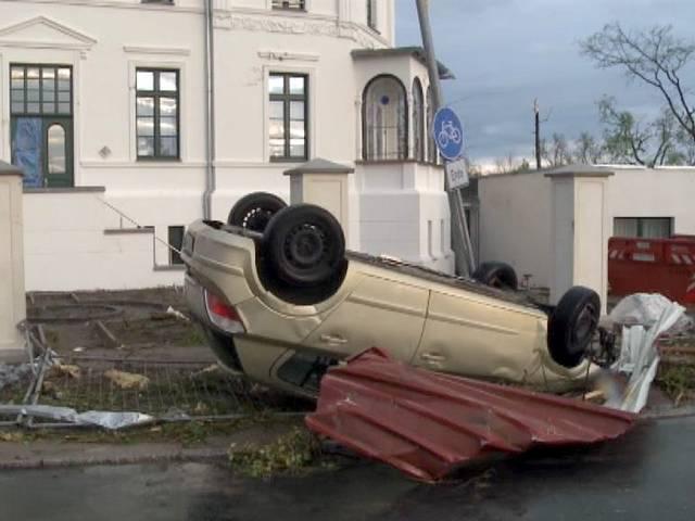 उत्तरी जर्मनी: ‘चक्रवात’ आने से 1 की मौत, 30 लोग घायल Tornadoes sweep across north Germany