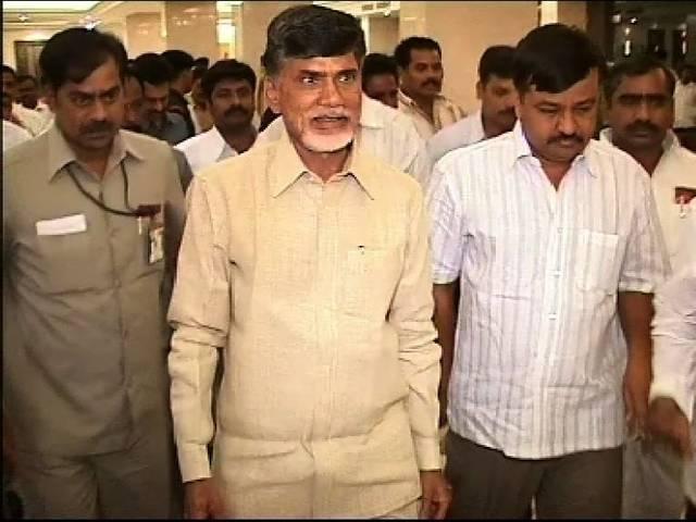 आंध्र प्रदेश: किसान ने मुख्यमंत्री की जनसभा में की आत्महत्या की कोशिश andhra pradesh: farmer attempts suicide during chife minister’s gahering