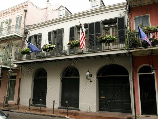 ऑरलियन्स में अपनी हवेली बेच रहे हैं ब्रैड पिट Brad Pitt and Angelina Jolie Selling Their New Orleans Home