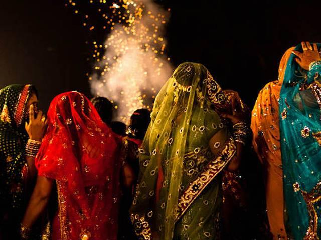 हिंदू, मुसलमान लड़कियों की जल्द होती है शादी : रिपोर्ट Hindu, Muslim girls marry earliest; Jains, Christians later