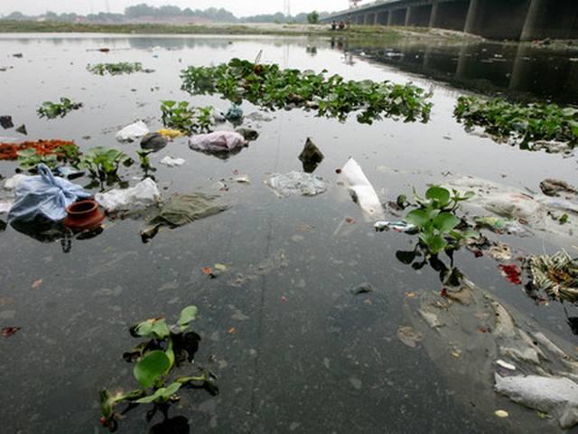 यमुना में कूड़ा डालने पर अब लगेगा 5000 रुपए का जुर्माना NGT_YAMUNA