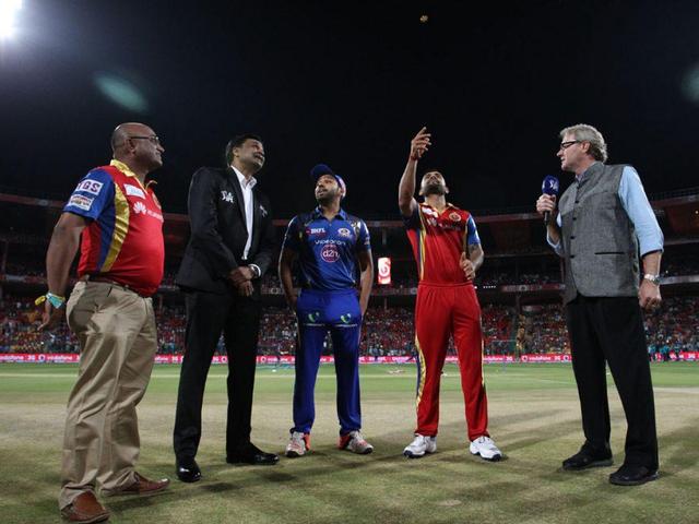 IPL 8: डीविलियर्स के तूफानी शतक की बदौलत RCB ने MI 39 रनों से हराया Mumbai Indians_Royal Challengers Bangalore_IPL_Rohit Sharma_Virat Kohli_
