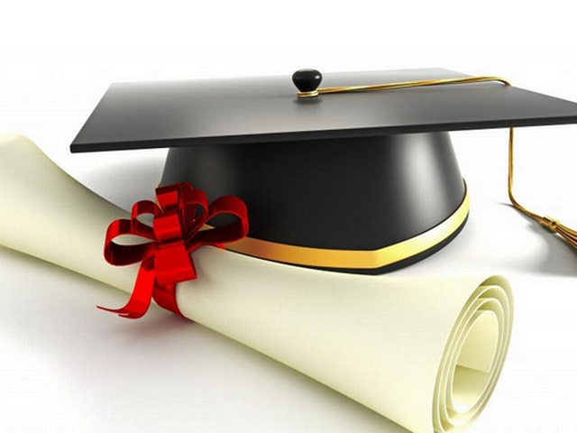 94 वर्षीय व्यक्ति ने कालेज से डिग्री हासिल की College_Degree_Student_