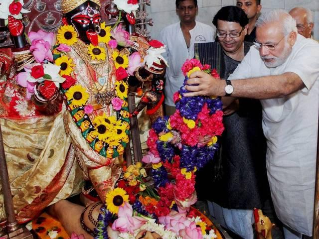 मोदी ने दक्षिणेश्वर मंदिर में मां काली से लिया आशीर्वाद Kolkata_Prime Minister Narendra Modi_Dakshineswar Kali Temple