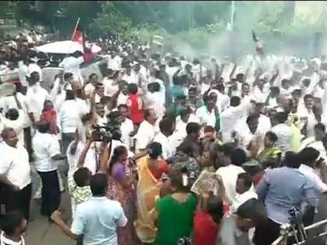 आय से ज्यादा संपत्ति केस में जयललिता हाईकोर्ट से बरी, फिर बनेगी तमिलनाडु की सीएम Comeback queen Jaya reigns supreme after acquittal