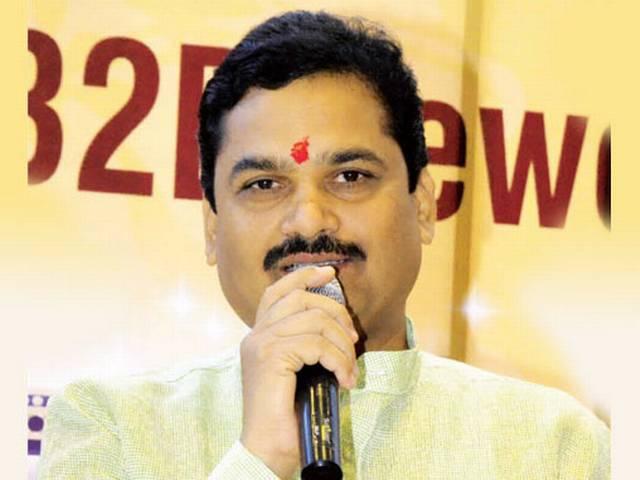 बार का उद्घाटन करने को लेकर आलोचनाओं से घिरे महाराष्ट्र के मंत्री राम शिंदे Maha minister faces flak for inaugurating bar