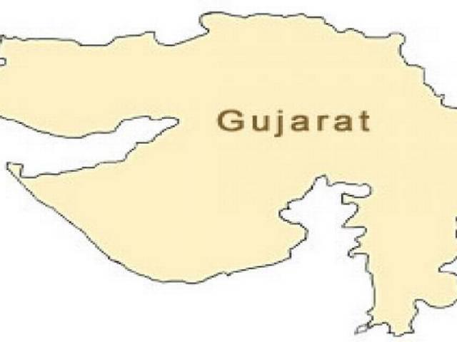 मोदी के गृहनगर में मुआवजे की मांग कर रहे व्यक्ति ने आत्मदाह किया Gujarat_