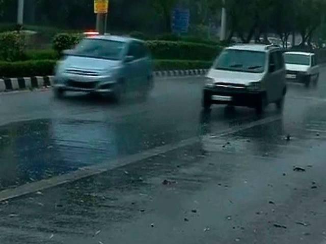 हल्की बारिश से दिल्लीवासियों को मिली थोड़ी राहत delhi_rain