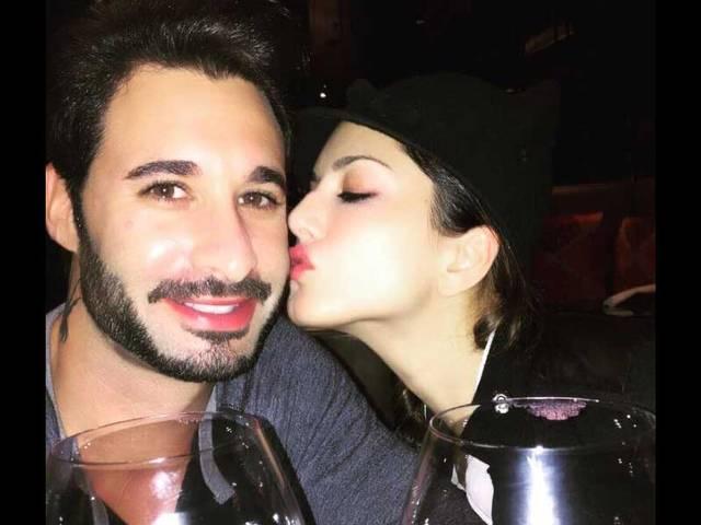 ऐसा क्या हुआ जो रो पड़ीं सनी लियोनी! GIRL SUNNY LEONE GOT EMOTIONAL!