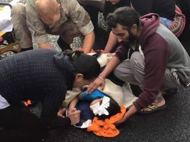 नि:स्वार्थ भाव से मदद करने वाले सिख की पूरी दुनिया में प्रशंसा Turban to help injured child