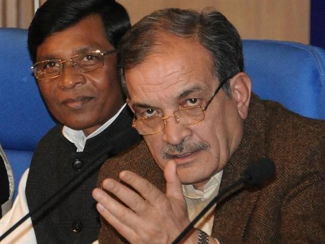 बेमौसम बारिश से परेशान किसान और कृषि मंत्री चौधरी बीरेंद्र का विवादित बयान chaudhary birendra singh controversial remark on modi 10 lac suit
