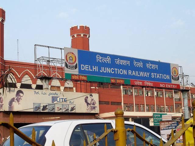 पुरानी दिल्ली रेलवे स्टेशन पर पांच साल की बच्ची के साथ रेप 5-yr-old raped at Old Delhi railway station
