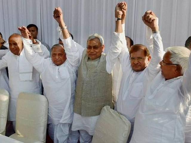 लालू, नीतीश और मुलायम आज जनता परिवार के विलय पर करेंगे बातचीत lalu_nitish_mulam_on_janta_pariwar
