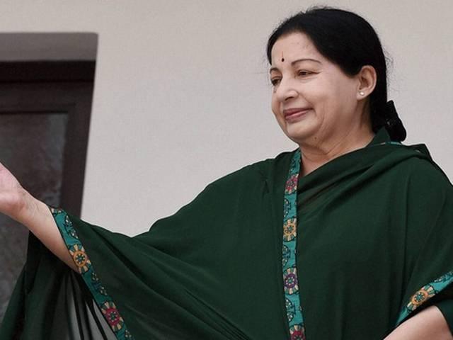 तमिलनाडु के राज्यपाल ने जयललिता को सरकार बनाने के लिए आमंत्रित किया tamilnadu_governer_jayalalithaa_invitation