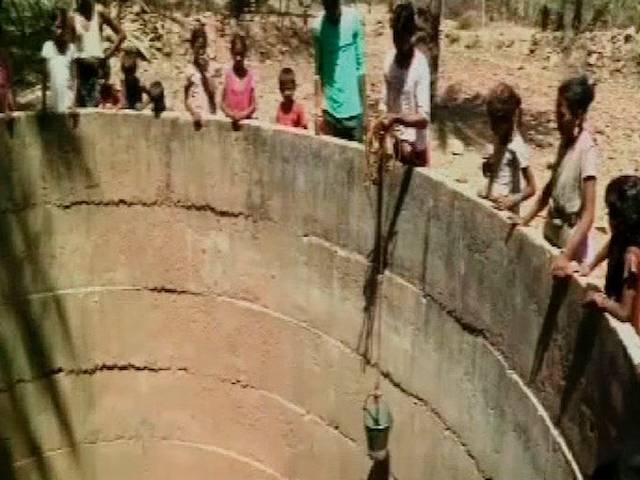 शिवराज के राज में दलितों पर अत्याचार, 200 दलितों को हैंडपंप का पानी पीने से रोका madhay pradesh_dalit