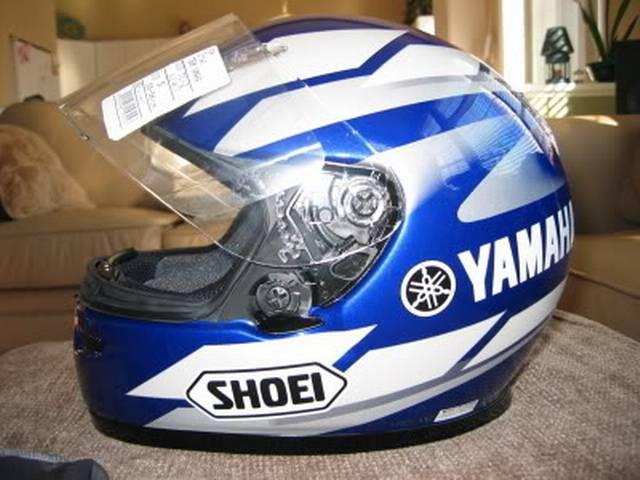 ...जब पुलिस ने काटा कार सवार का हेलमेट पर चालान! helmet