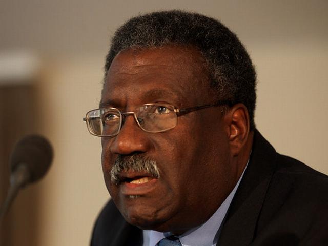 चंद्रपॉल को टीम में बनाए रखने के लिए रिकॉर्ड पर्याप्त कारण नहीं: लॉयड Clive Lloyd