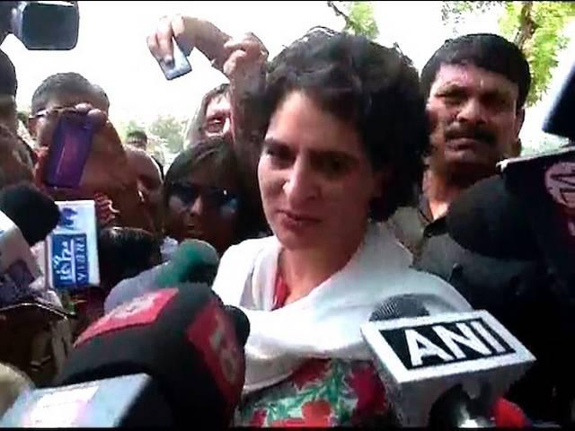प्रियंका गांधी का सवाल, स्मृति रायबरेली में IIIT क्यों नहीं बनवातीं Priyanka Gandhi_Smriti Irani_IIT_Rai Bareli_