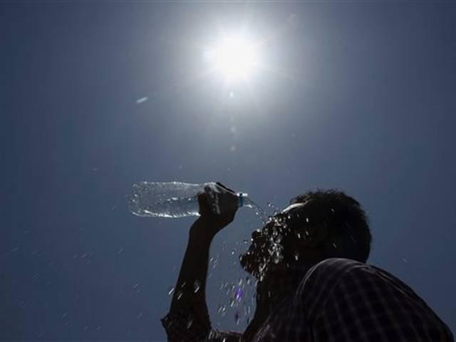 लू से मरने वालों की संख्या हुई 1412, आंध्रप्रदेश, तेलंगाना का आंकड़ा 1360 Death toll climbs to 1412 as intense heat wave continues
