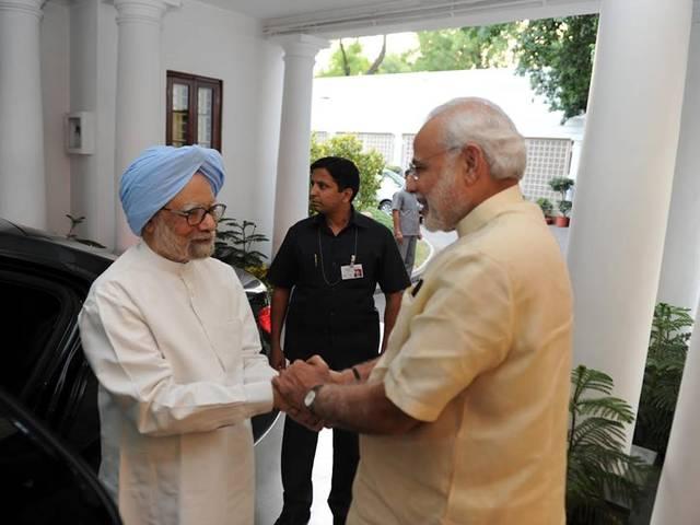मोदी पर तीखा प्रहार करने के बाद मनमोहन मिले उनसे Manmohan Singh meets PM, hours after slamming his govt